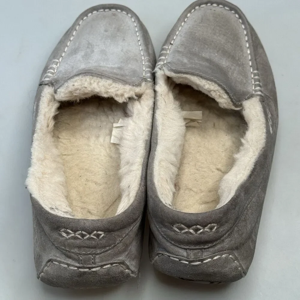 UGG Women's Ansley Slippers Light Gray Size 9 Suede Moccasin Loungewear EUC